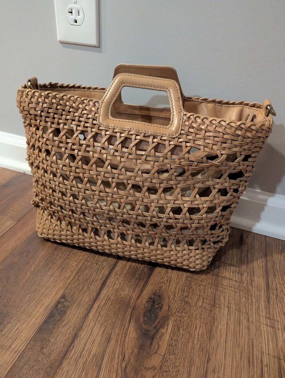 Woven Tote Bag in Light Tan - Stylish Everyday Carry - Picture 1 of 7